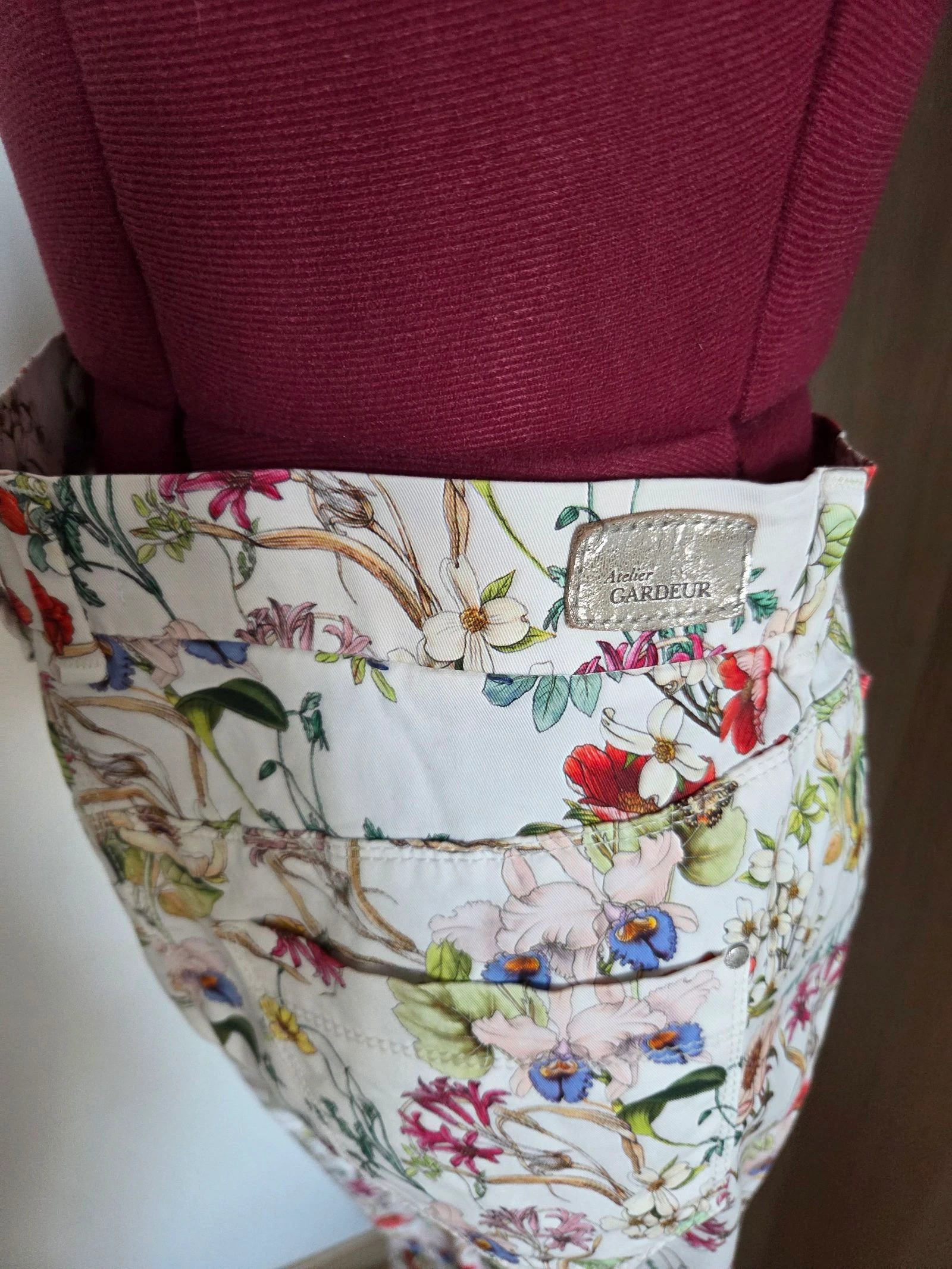 Slim fit high-waisted white floral print trousers size 40 FR Atelier Gardeur – photo 4